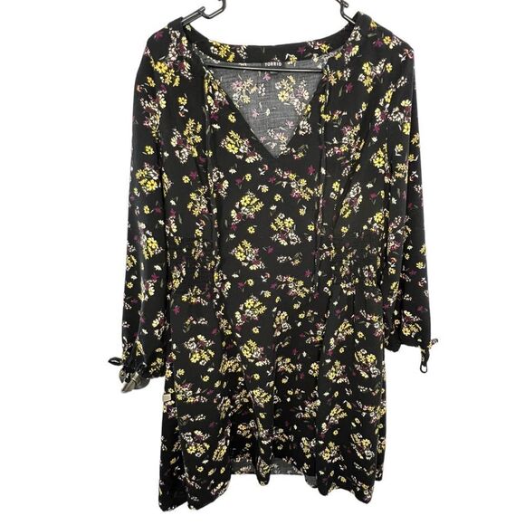 torrid Dresses & Skirts - Torrid Black Knee Length Floral Dress